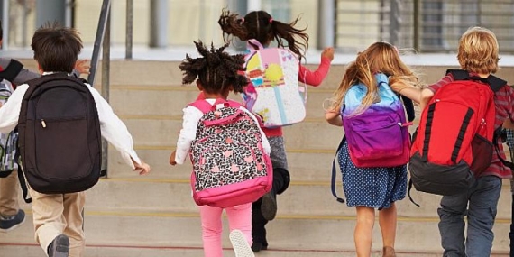 Ağır Okul Çantaları Bel, Omuz ve Ellerde Ağrıya Neden Olabiliyor