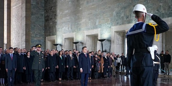 Ali Babacan, Anıtkabir Özel Defteri’ni İmzaladı