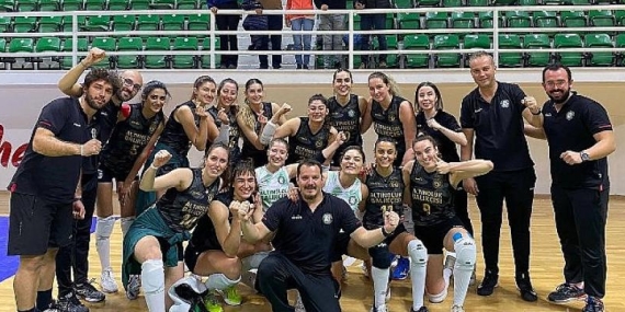 Altınolukspor liderliği bırakmıyor