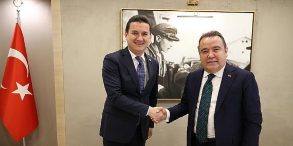 Antalya Büyükşehir Belediye Başkanı Muhittin Böcek’ten Kumluca’ya stadyum hazırlama protokolü