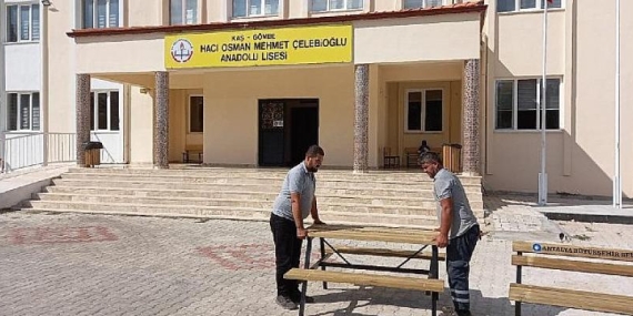 Antalya Büyükşehir’den bank ve piknik masası desteği