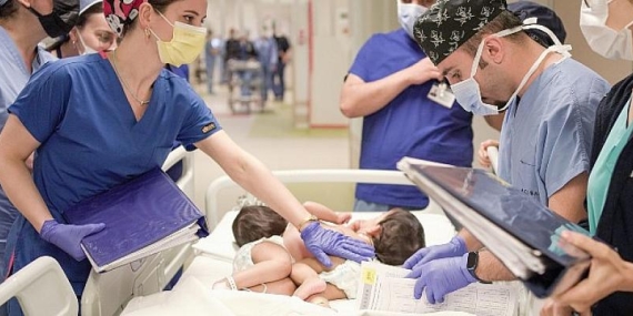 Başarıyla Ayrılan Siyam İkizleri Ülkeleri Cezayire Dönüyor