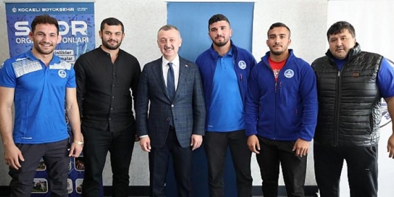 Başkan Büyükakın, şampiyon sporcularla buluştu