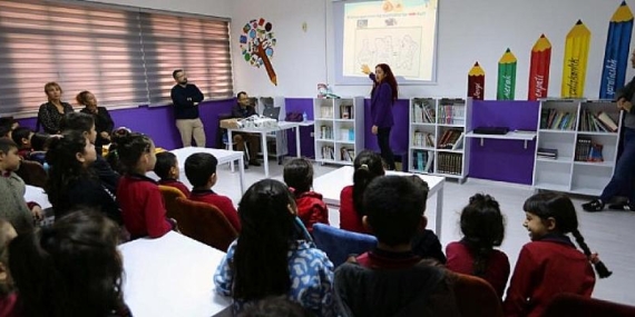 Bayraklı Belediyesinden çocuklara ağız ve diş sağlığı dersi