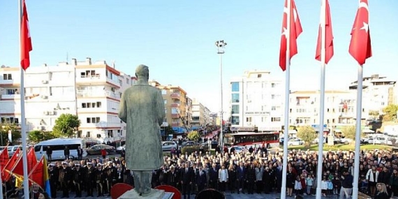 Bayraklı’da hayat iki dakika durdu