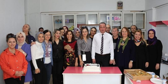 Bayraklı’da öğretmenlere coşkulu kutlama