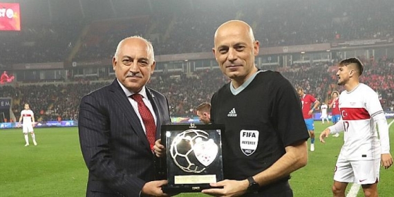 Cüneyt Çakır, Türkiye-Çekya maçı ile jübile yaptı