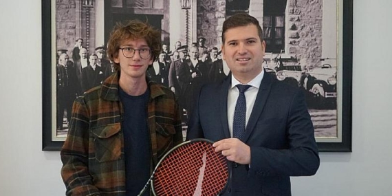 Edremit Belediyesi’nden genç sporcuya destek