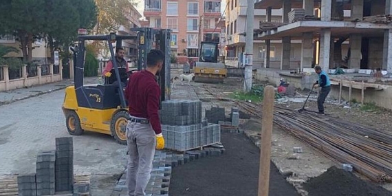 Edremit’te Bozuk Yollar Tamirleniyor