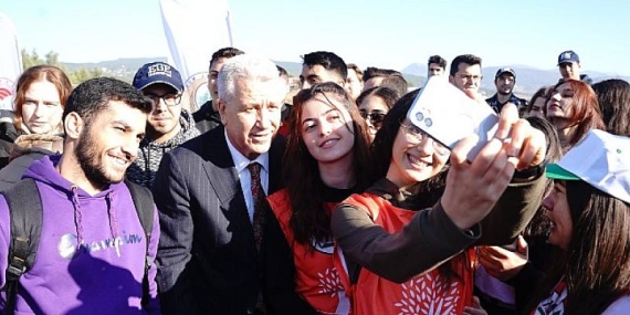 Ege Üniversitesi Ailesi, Milli Ağaçlandırma Gününde fidanları toprakla buluşturdu
