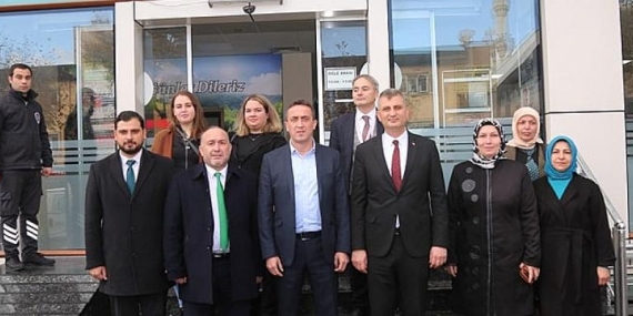 Gölcük Belediye Başkanı Ali Yıldırım Sezer Diş Hekimleri Gününü Kutladı