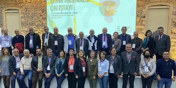 İzmir Sağlık emekçileri şehir hastanelerini konuştu