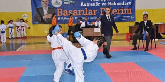 Kartepe’de Karate Şampiyonası Ödülleri Verildi