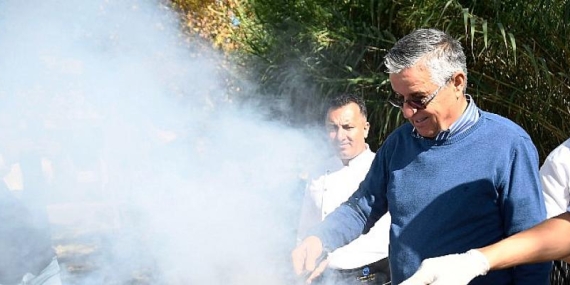 Kemer Belediye Başkanı Necati Topaloğlu’ndan öğrencilere mangal partisi düzenledi