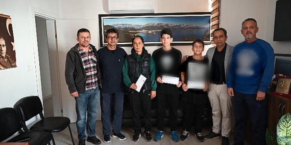 Kemer Belediyesi’nden badminton sporcularına ulaşım desteği