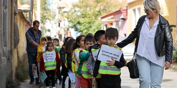 Kitap sevgisi sokaklara taştı