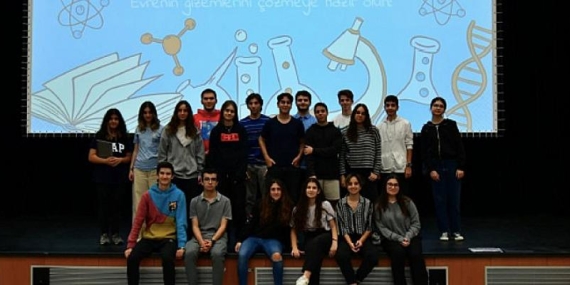 Lise öğrencileri “Pakette Bilim” projesiyle akranlarına deney yapmayı öğretiyor