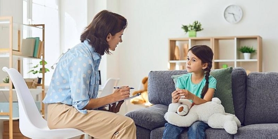 Psikolog, Dil Konuşma Terapisi ve Pedagog Servislerinde Artış Gözlemlendi Okullar Açıldı, Çocuklar ve Gençler için Psikolojik Destek Talepleri Arttı