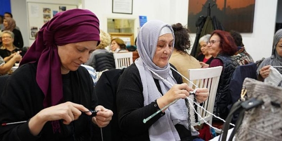 Üsküdar’da, Kullanılmayan El Örgüsü Giyicekler İhtiyaç Sahipleri İçin Yeniden Örüldü