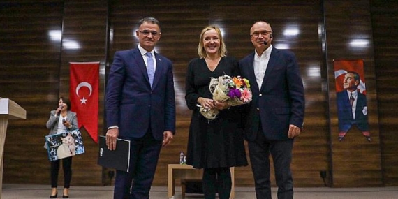 Van Büyükşehir Belediyesi Liderlik Konulu Konferans Düzenledi