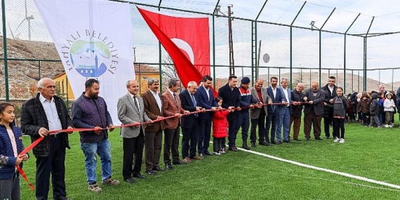 Yahyalı’da Taşhan Mahallesi Halı Sahası Açıldı