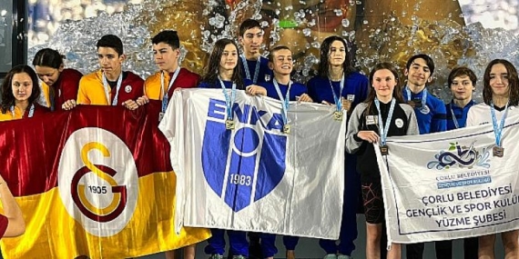 Yüzücülerimizden Büyük Başarı