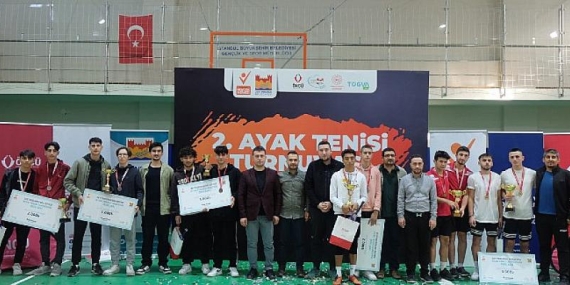 Zeytinburnulu Gençler ‘Ayak Tenisi Turnuvası’nda…