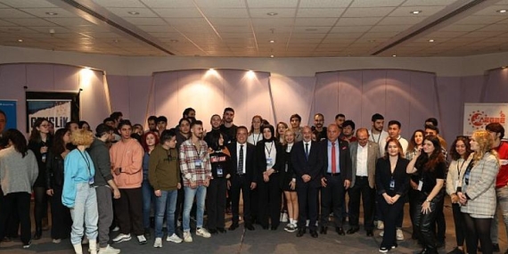 Antalya Büyükşehir Belediye Başkanı Muhittin Böcek  ve CHP Genel Başkan Yardımcısı Ali Öztunç  Gençleri Ziyaret Etti