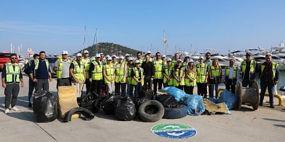 Balıkçı Barınağı’nda 200 kg atık toplandı