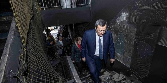 Batur, yanan Necatibey İlkokulu’nda incelemelerde bulundu