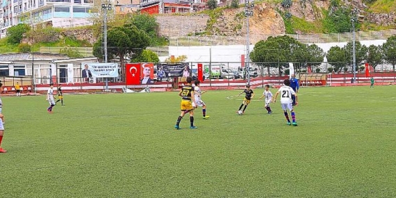 Bayraklı’nın spor sahaları yenileniyor