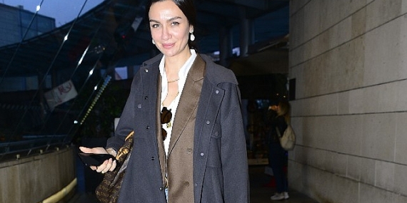 Birce Akalay yılbaşı alışverişinde görüntülendi