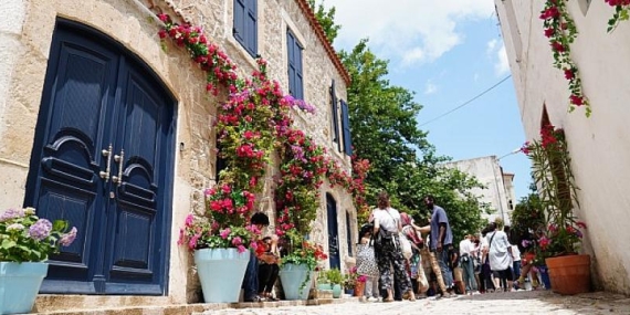 Çeşme’de çekilen ‘The Swimmers’ Netflix’te top 10’da