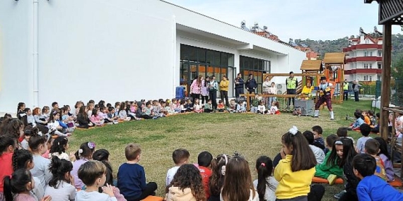 Jonglör eşliğinde trafik eğitimi