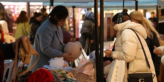 Kadın girişimciler ”Kışa Hazırız” etkinliğinde satış yaptı