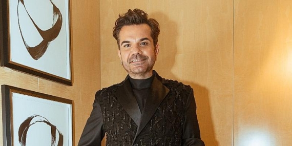 Kenan Doğulu Ödül Töreninde Lee Denim Smokiniyle Geceye Damgasını Vurdu