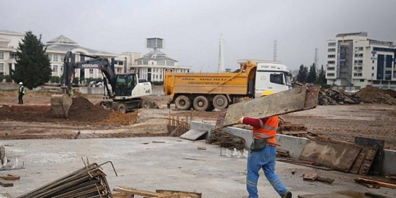 Milli İrade Meydanı’nda temel betonu döküldü