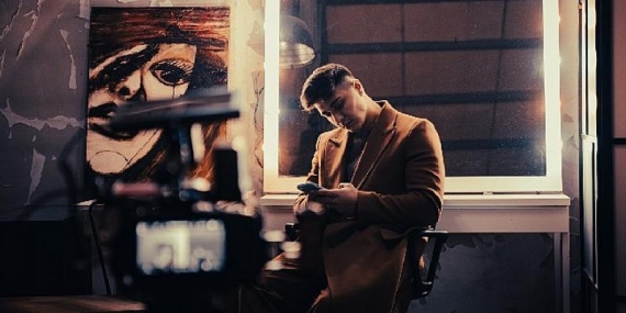 Sezer Sarıgöz’den yeni şarkı & klip! ‘Bir Gülüşü Vardı’