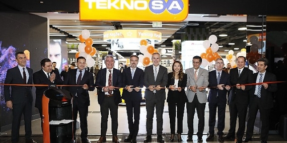 Teknosa, İstinyePark mağazasını müşteri odaklı yeni konsepte dönüştürdü