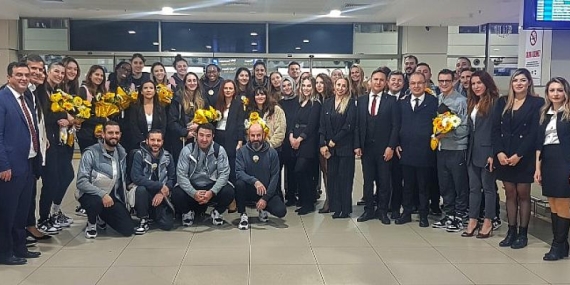 VakıfBank, Kulüpler Dünya Şampiyonası için Antalya’ya gitti