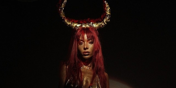 Pop müziğin çıtasını yükselten şarkı Zanna'dan geldi “Ya Deliler Haklıysa”