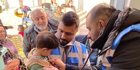Büyükşehir’den Hatay’da gönüllü doktorlarla sağlık hizmeti