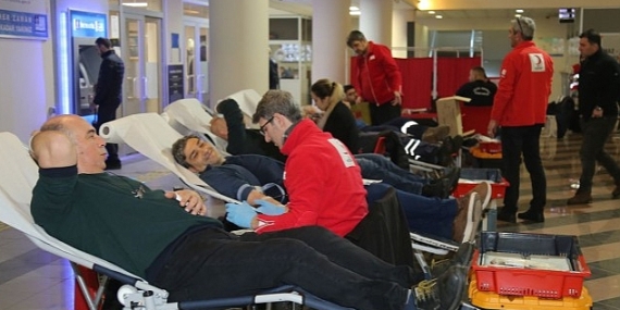 Kan Stoğuna Gölcük Belediyesi’nden Destek