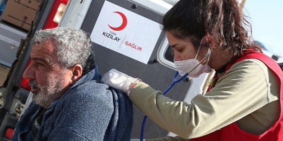 Kızılay Mobil Sağlık Araçları İlk Gün 600 Depremzede'ye Ulaştı