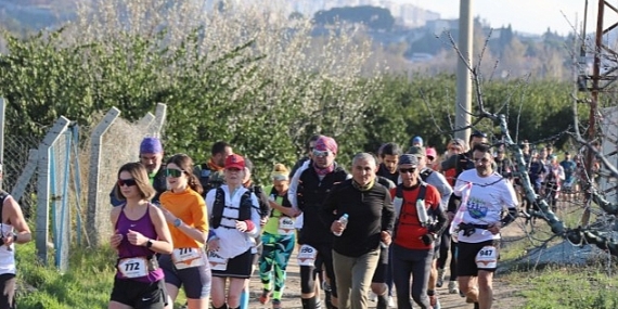 Dünya Mirasını Koşarak Keşfeden Sporculardan Deprem Bölgesine Anlamlı Bağış