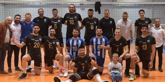 Lider, Evindeki Son Maçında da Galip