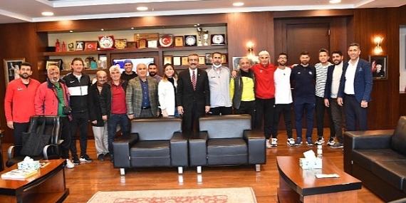 Depremden etkilenen çocuklar için futbol turnuvası