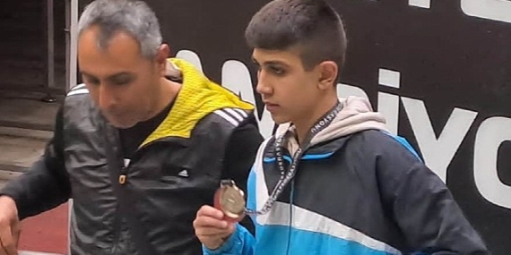 Depremzede atlet artık Nilüfer Belediyespor için koşacak