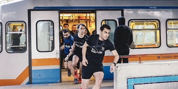 İstanbul metrosunda nefes kesen yarış