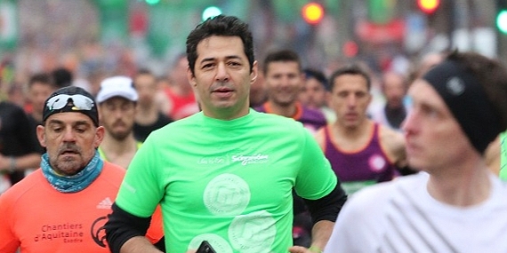Mert Fırat, Schneider Electric Paris Maratonu'nda Depremzedeler için Koştu